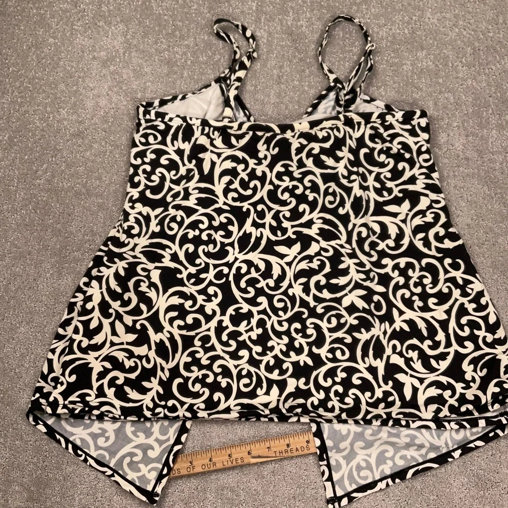 Miraclesuit Tankini Top Womens‎ 16 Black White Layered Scroll Flyaway Resortwear